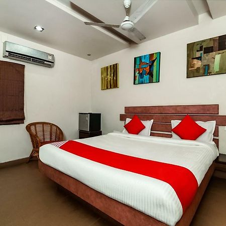 Oyo 28856 Manjeera Inn Visakhapatnam Bagian luar foto