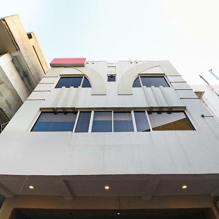 Oyo 28856 Manjeera Inn Visakhapatnam Bagian luar foto