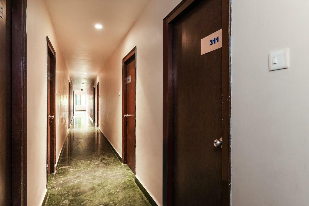 Oyo 28856 Manjeera Inn Visakhapatnam Bagian luar foto