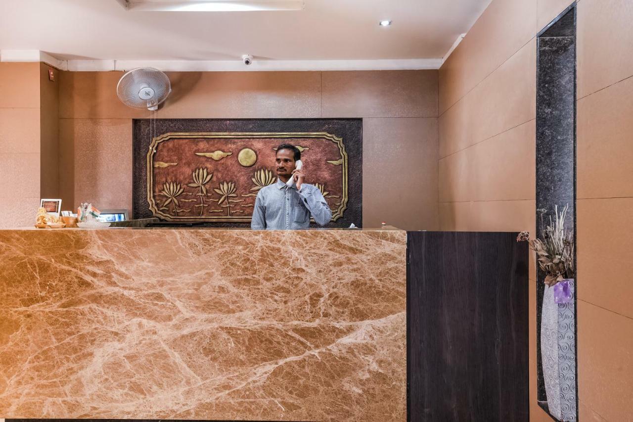 Oyo 28856 Manjeera Inn Visakhapatnam Bagian luar foto