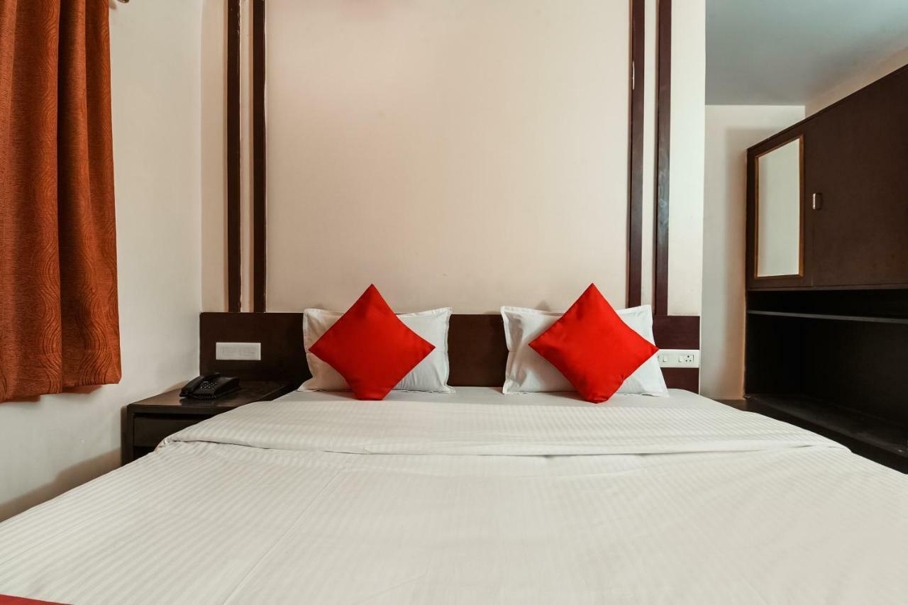 Oyo 28856 Manjeera Inn Visakhapatnam Bagian luar foto