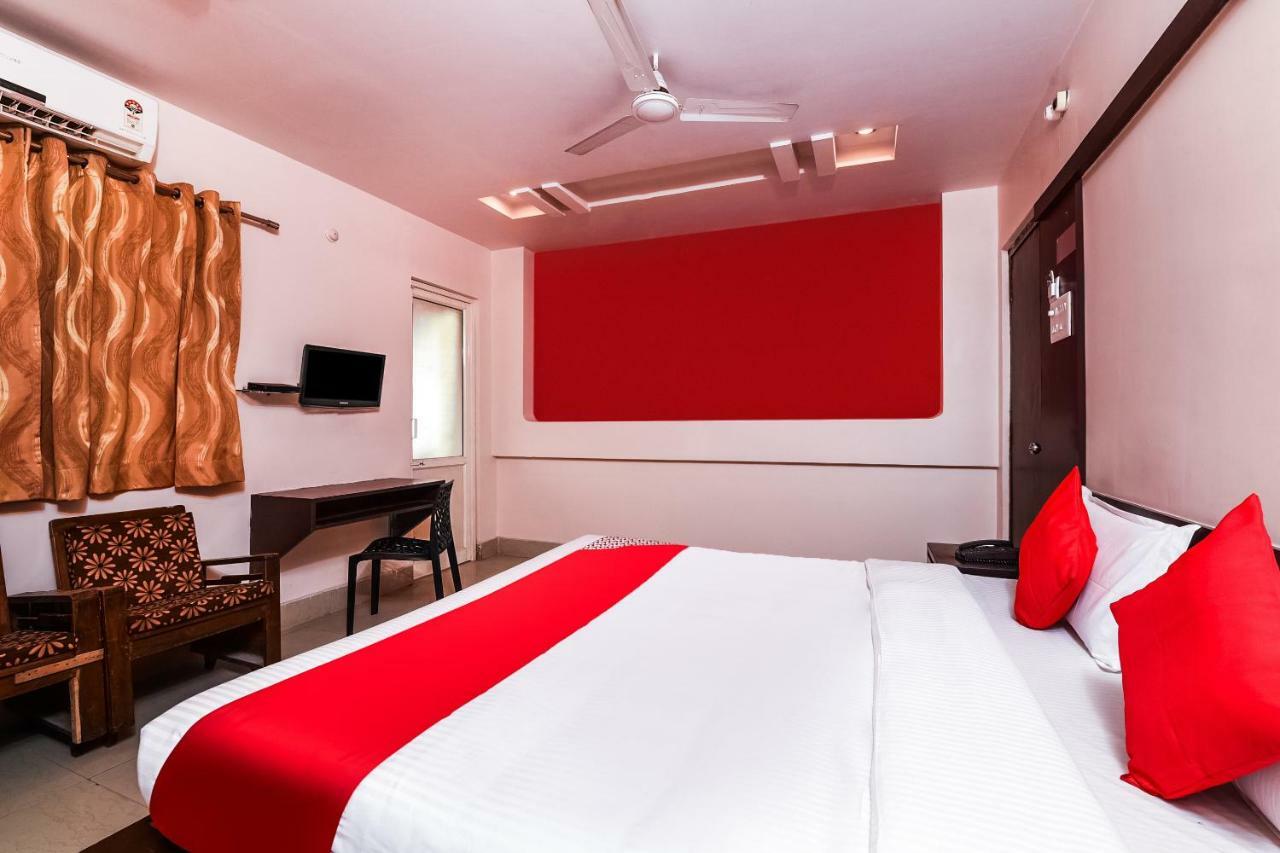Oyo 28856 Manjeera Inn Visakhapatnam Bagian luar foto