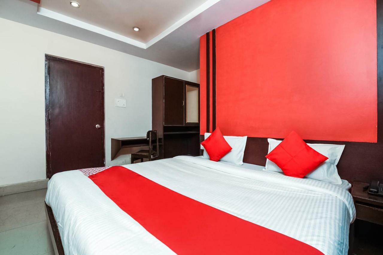 Oyo 28856 Manjeera Inn Visakhapatnam Bagian luar foto