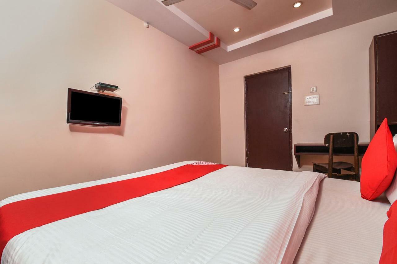 Oyo 28856 Manjeera Inn Visakhapatnam Bagian luar foto