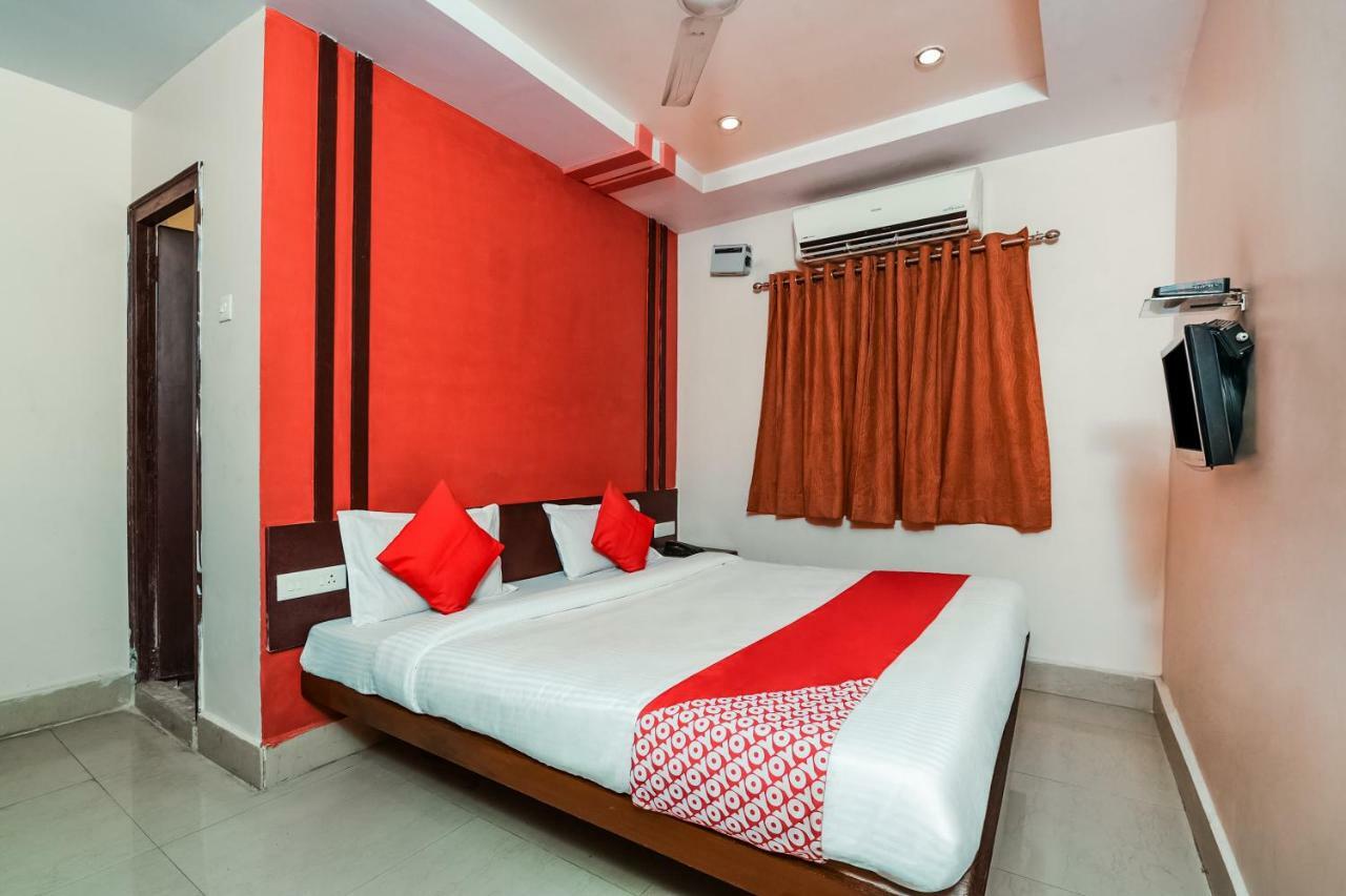 Oyo 28856 Manjeera Inn Visakhapatnam Bagian luar foto