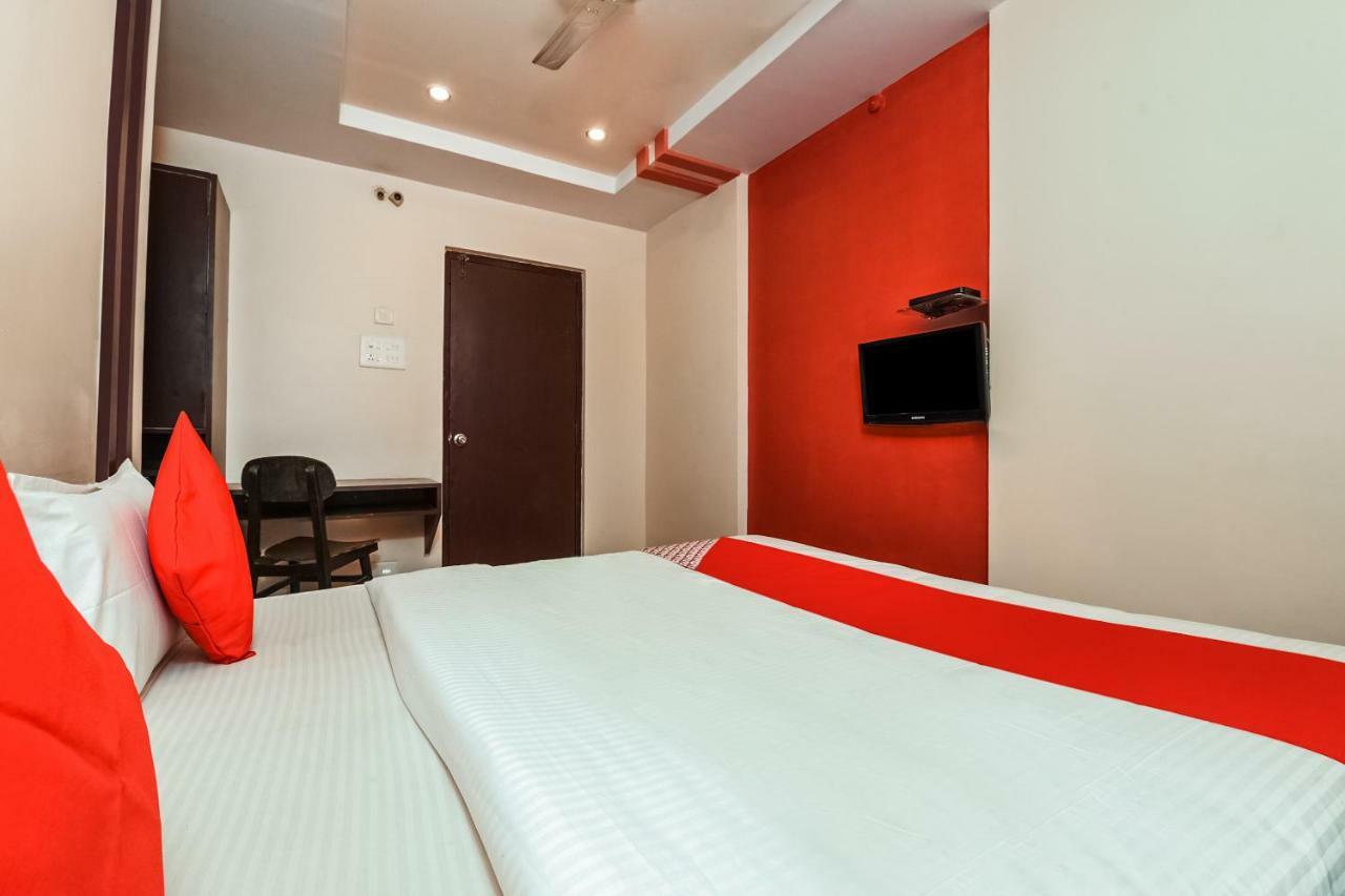 Oyo 28856 Manjeera Inn Visakhapatnam Bagian luar foto